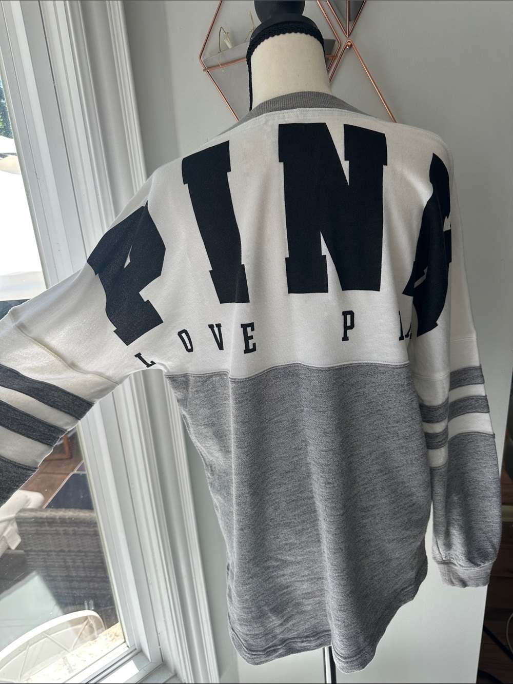 VICTORIA’s SECRET PINK Gray White Long-Sleeve Sweater Sweatshirt Jersey Sz Small